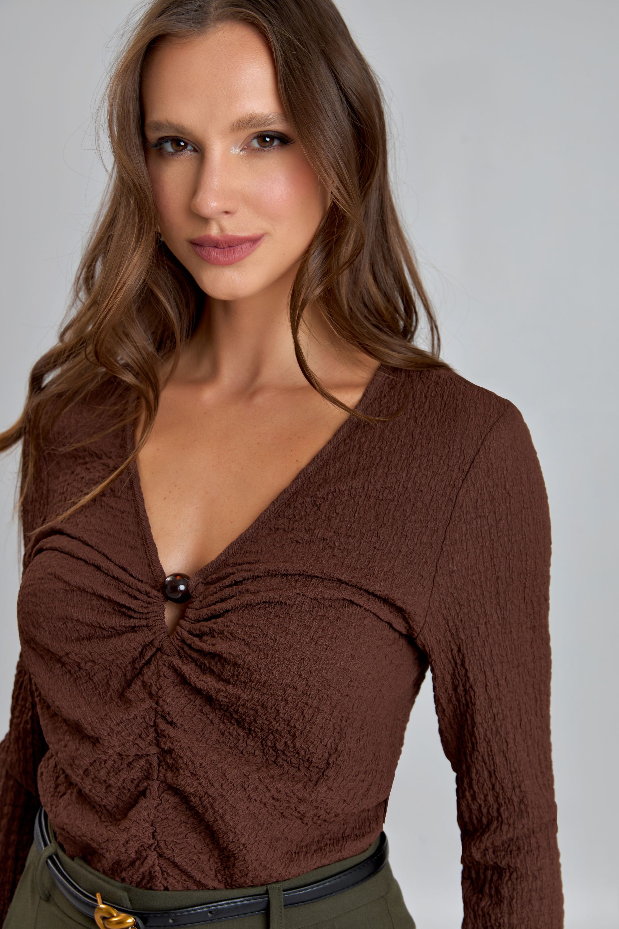 REST0833 - BLUSA DECOTE V COM AVIAMENTO