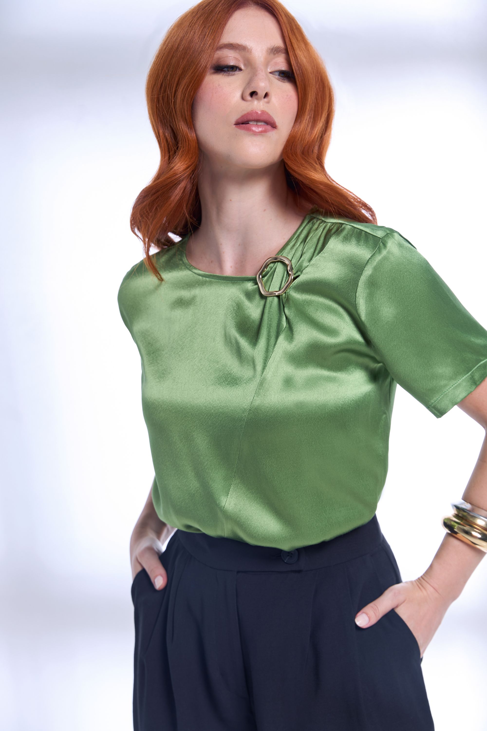 REST0893 - BLUSA COM ABERTURA