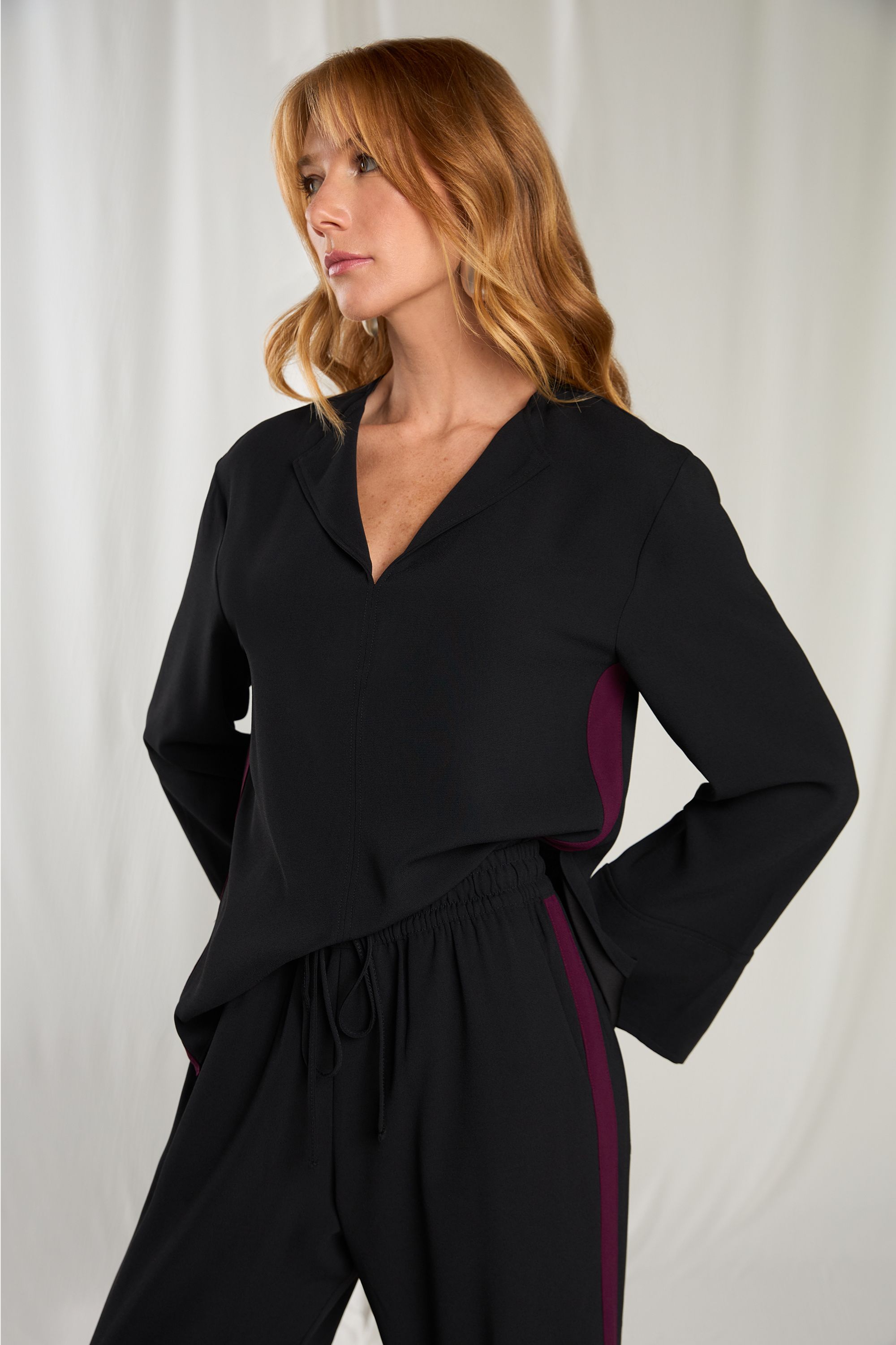 REST0958.1 - BLUSA BICOLOR C/ V NO DECOTE